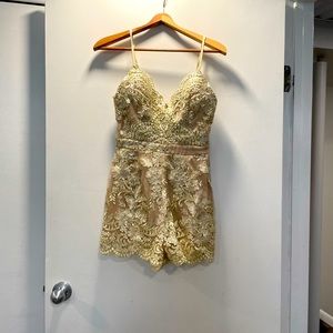 Selfie Leslie Delilah Embroidered Scalloped Hem Romper beige/white/gold